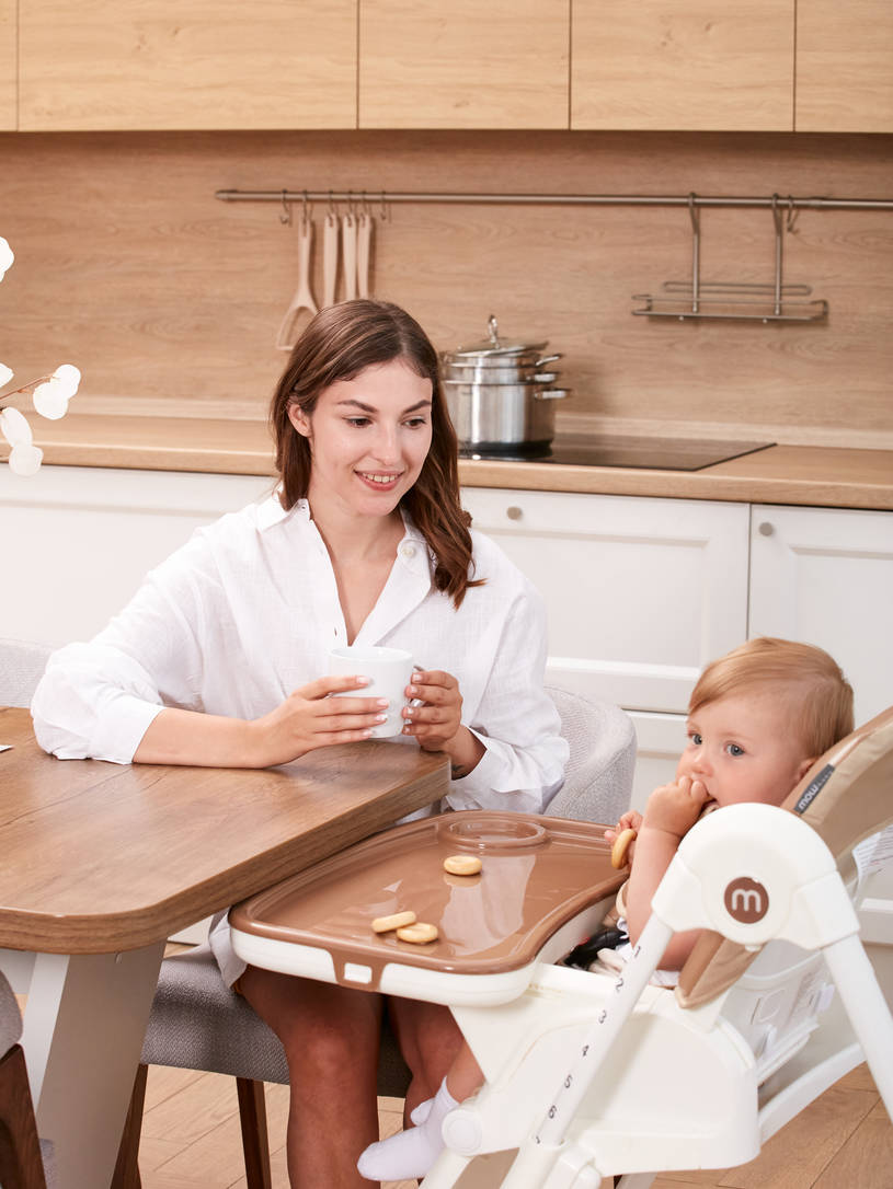 Стульчик для кормления Mowbaby Honey Beige