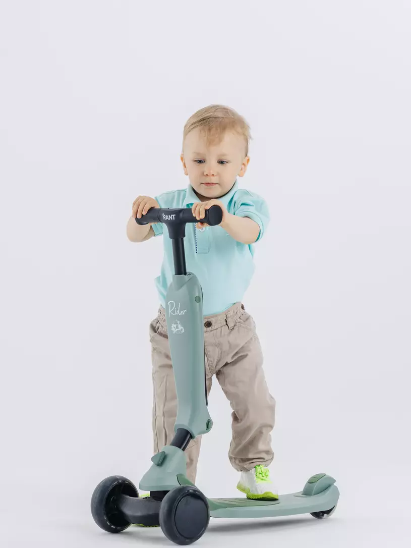 Беговел-самокат Rant Rider Plus со светящимися колесами зеленый