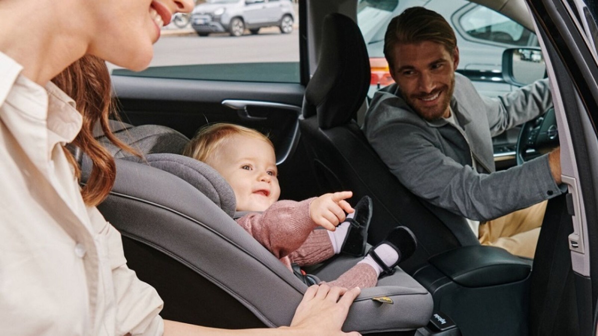 Автокресло Inglesina Darwin Next Stage i-Size (0-18 кг), цвет Stone Grey