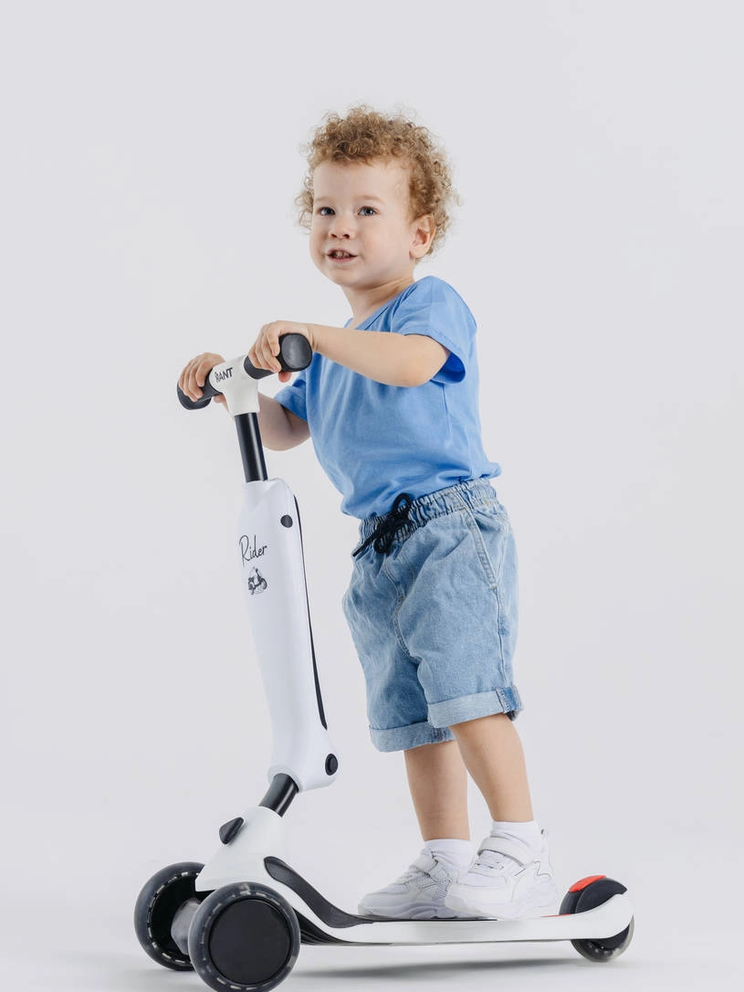 Беговел-самокат Rant Rider Plus со светящимися колесами белый